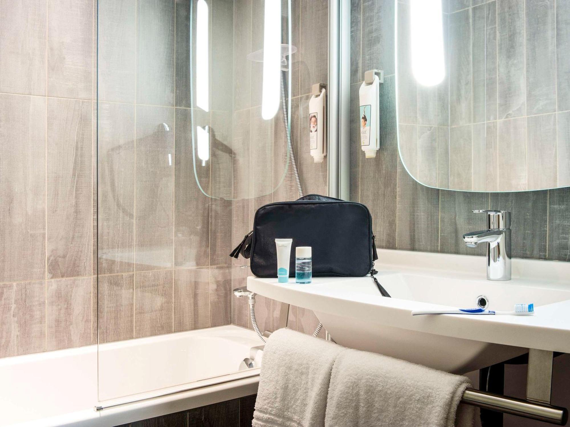Ibis Paris Le Bourget Hotel La Courneuve Eksteriør billede
