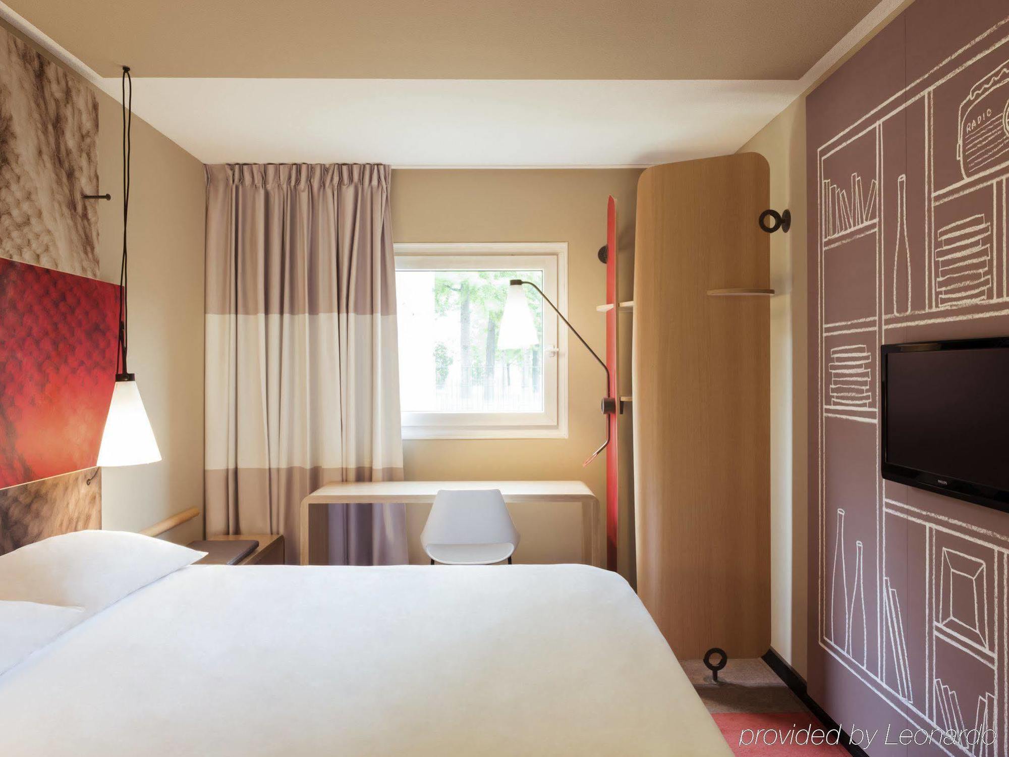 Ibis Paris Le Bourget Hotel La Courneuve Eksteriør billede